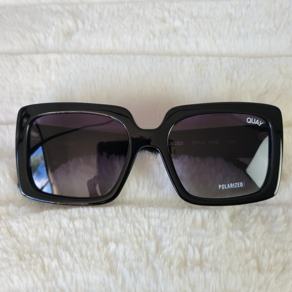 QUAY // ltd ed paris hilton collab oversized premium injection square sunglasses